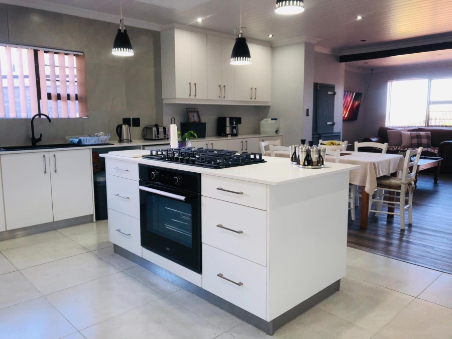 5 Bedroom Property for Sale in Franskraal Western Cape